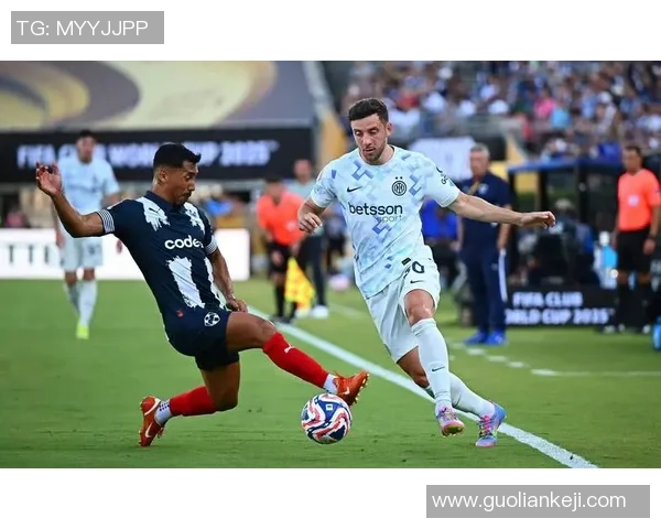 欧联杯焦点战：那不勒斯与国米激战成和全场沸腾瞬间回顾