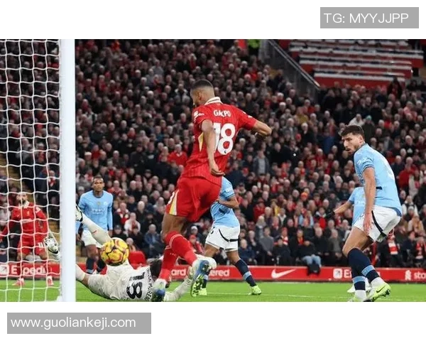 西甲激战：那不勒斯与利物浦战成平局战术分析引发热议