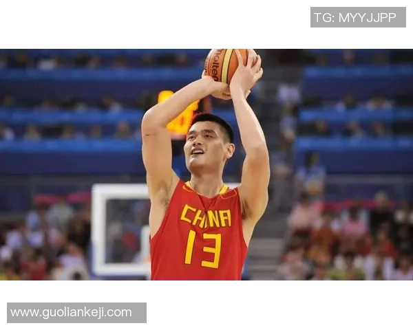 姚明在NBA的传奇之路：从中国巨人到全球篮球偶像的崛起与影响