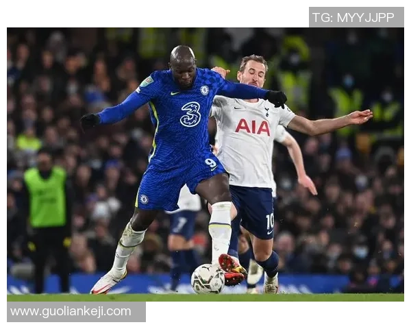 英超焦点战切尔西小胜巴萨红牌争议引发全场热议与数据分析