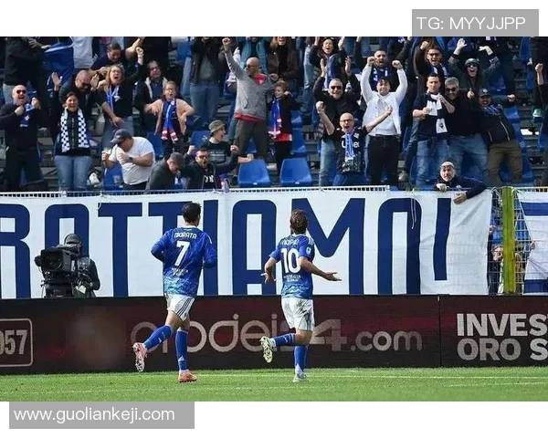 英超激战曼城大胜本菲卡争议判罚引发全场热议