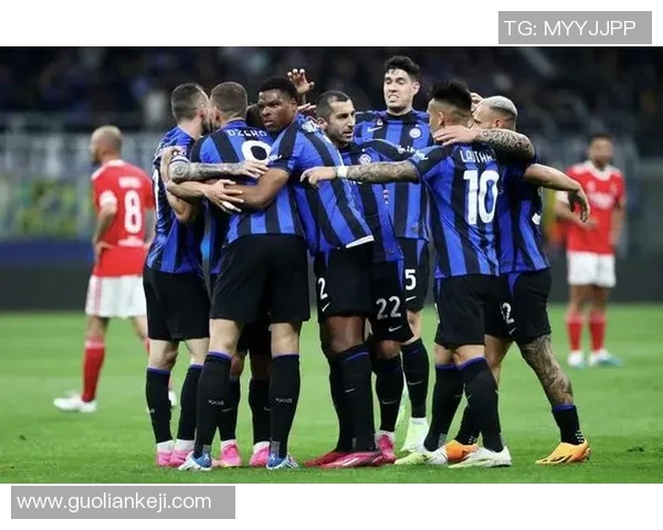 友谊赛国米与本菲卡战平一比一横扫瞬间引发全场热烈反响