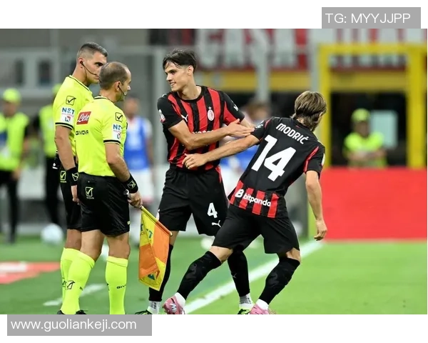 世界杯精彩对决AC米兰大胜曼城五球狂潮引爆全场激情时刻