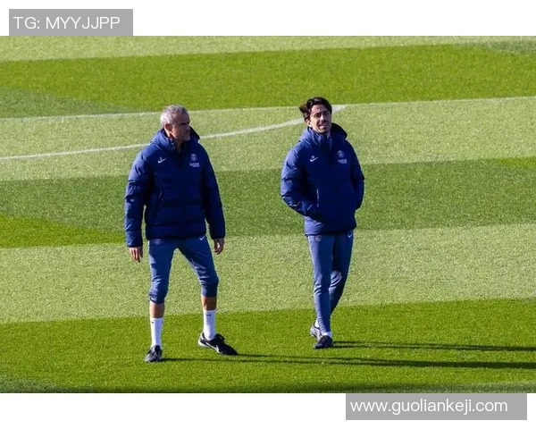 国王杯精彩对决巴黎圣日耳曼五球大胜曼联全场沸腾瞬间回顾