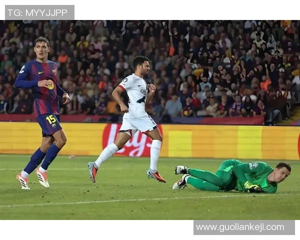 欧冠激战AC米兰逆转拜仁绝杀瞬间引发争议判罚全场沸腾