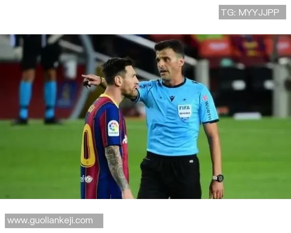 国王杯曼联逆转AC米兰神扑成焦点争议判罚引发热议