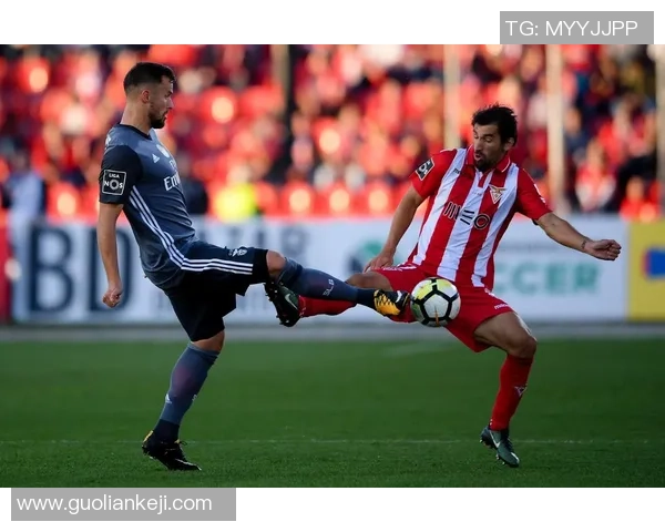 欧冠激战：本菲卡与阿森纳战成平局乌龙球成焦点引发全场热议