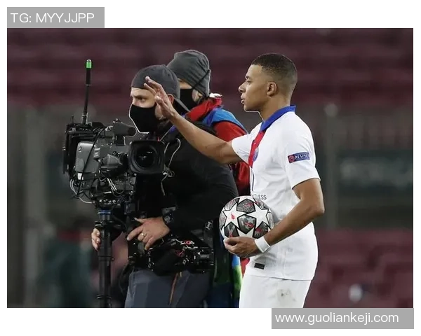 英超激战巴黎圣日耳曼逆转巴萨帽子戏法引爆全场激情瞬间回顾 英超激战巴黎圣日耳曼逆转巴萨帽子戏法引爆全场激情瞬间回顾